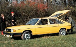 Audi 100 Avant 1977 года